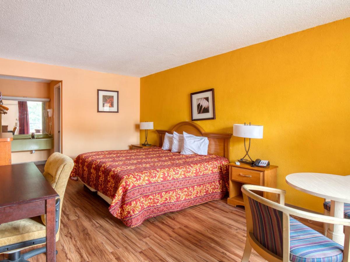 Budgetel Inn & Suites Форест-Парк Экстерьер фото