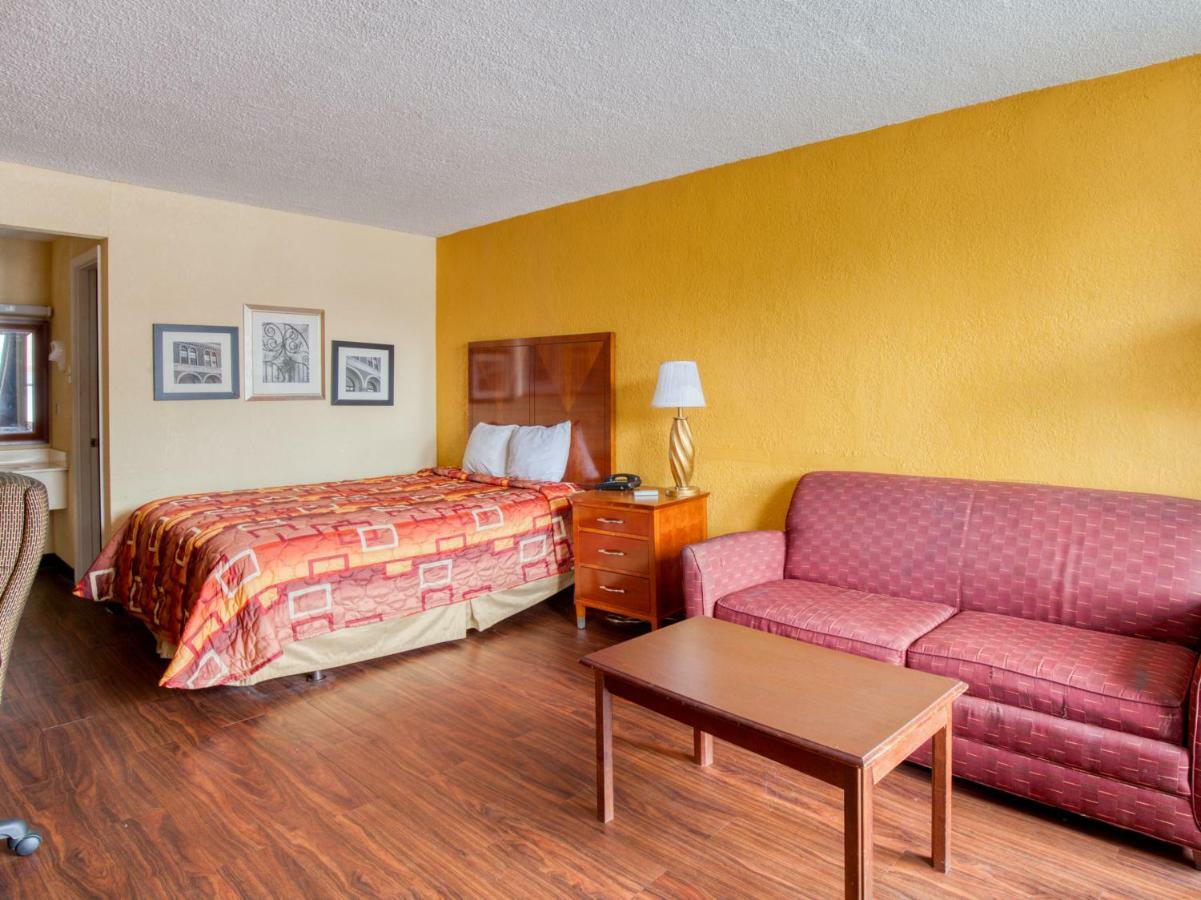 Budgetel Inn & Suites Форест-Парк Экстерьер фото