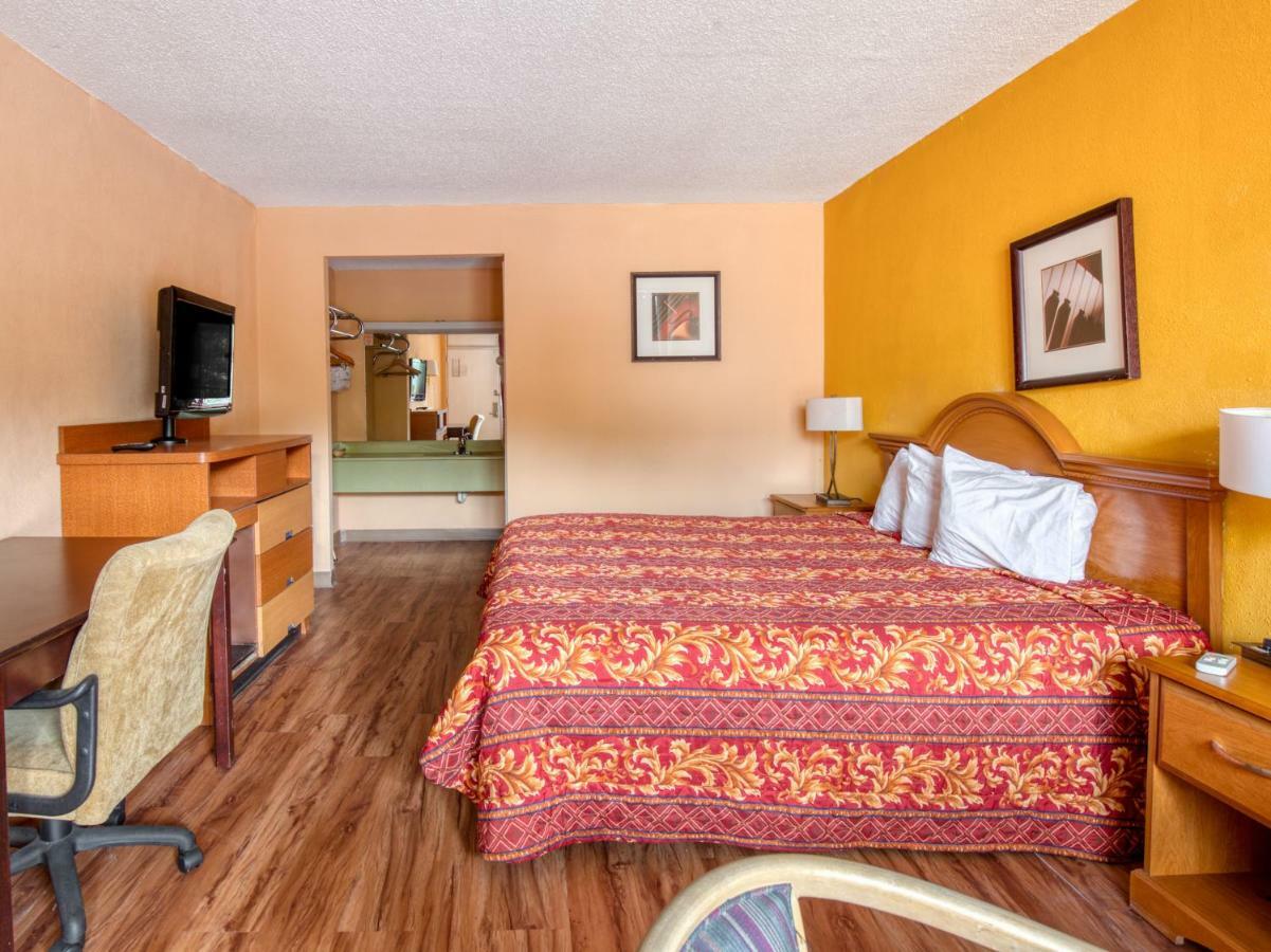 Budgetel Inn & Suites Форест-Парк Экстерьер фото